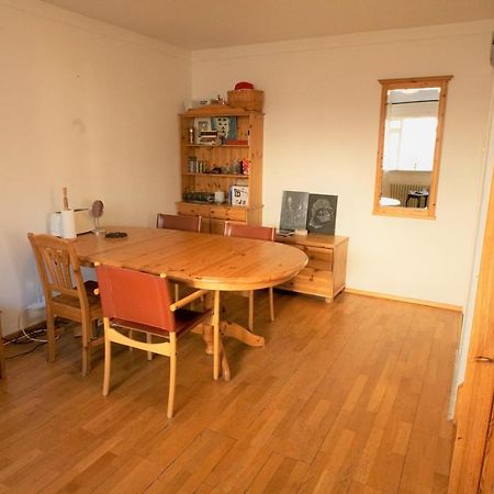 Cozy On The Strip Apartment Reykjavik Bagian luar foto