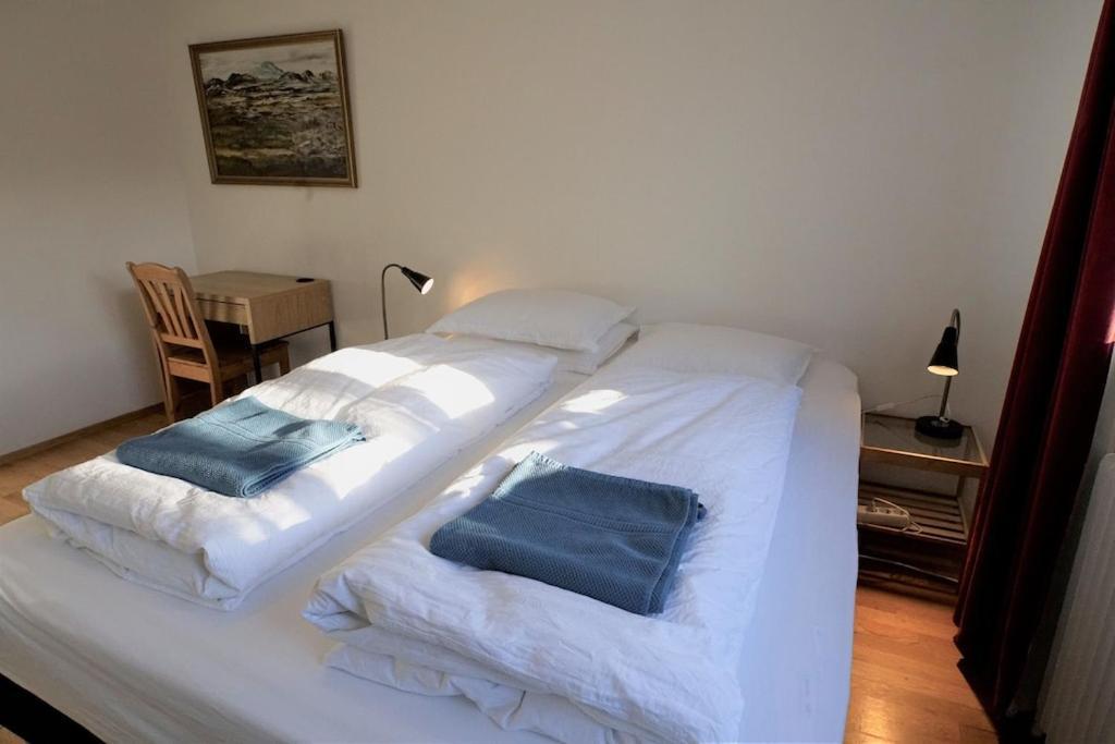 Cozy On The Strip Apartment Reykjavik Bagian luar foto
