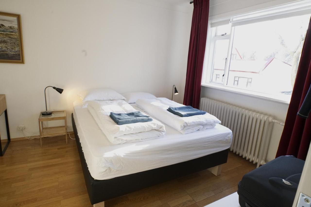 Cozy On The Strip Apartment Reykjavik Bagian luar foto