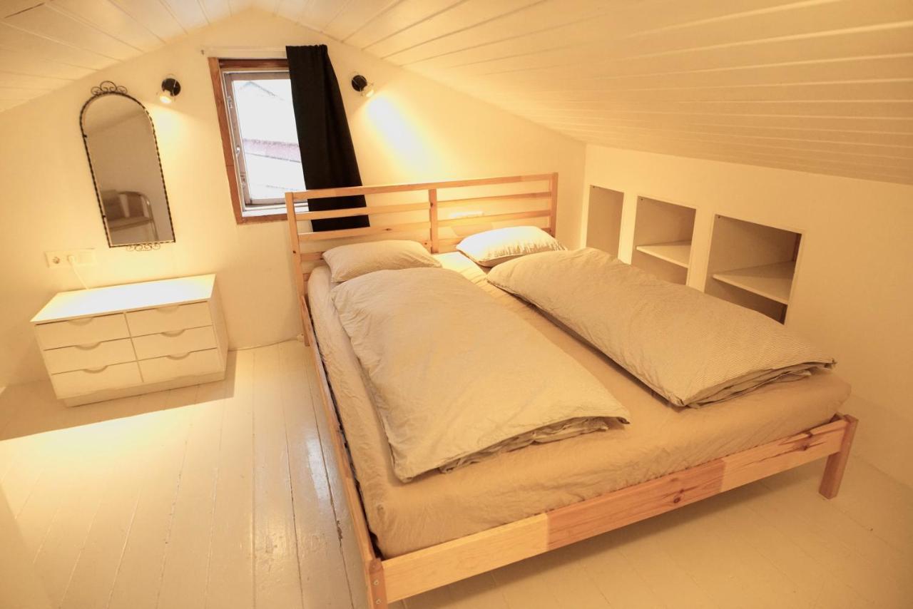 Cozy On The Strip Apartment Reykjavik Bagian luar foto